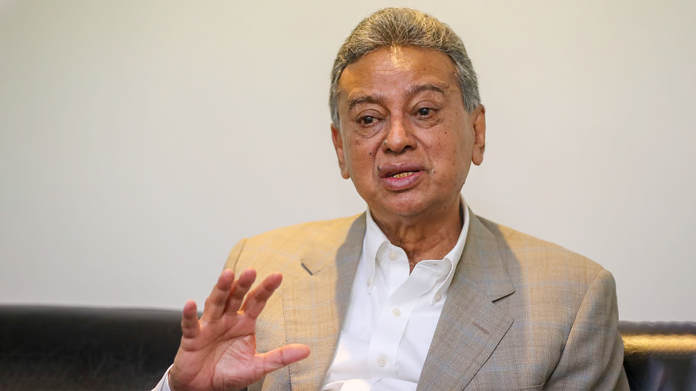 অর্থ ও পরিকল্পনামন্ত্রী আমির খসরু মাহমুদ চৌধুরী