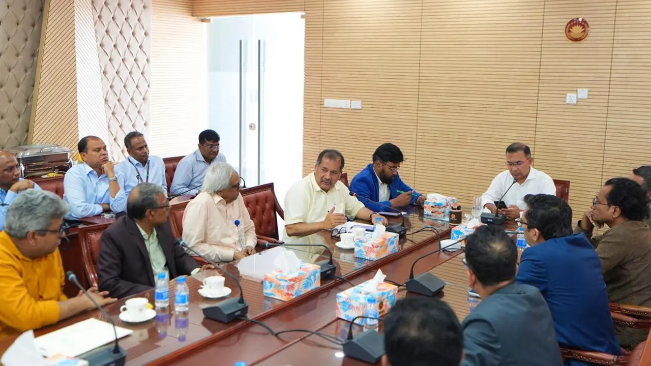 প্রধানমন্ত্রীর সঙ্গে টেলিভিশন চ্যানেলগুলোর সিইও ও বার্তা সম্পাদকদের বৈঠক। ছবি : সংগৃহীত